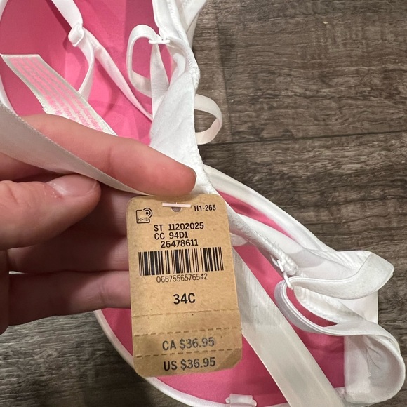 Victoria Secret Bra - Picture 2 of 2